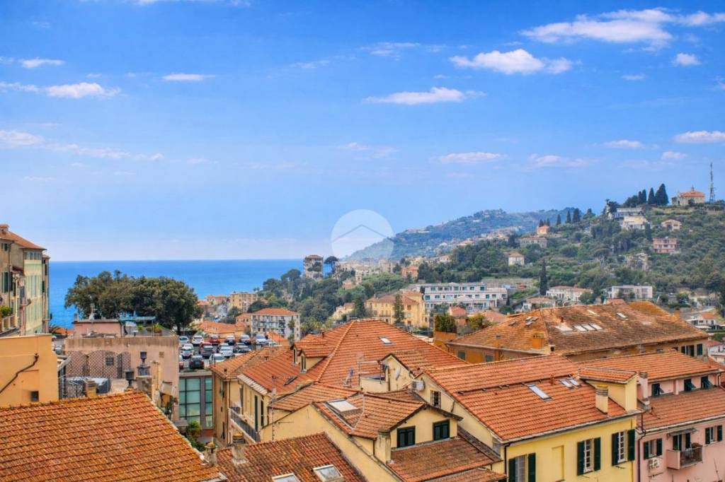 appartamento in vendita ad Imperia in zona Porto Maurizio