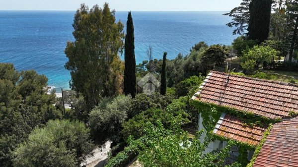 quadrivano in vendita ad Imperia in zona Oneglia