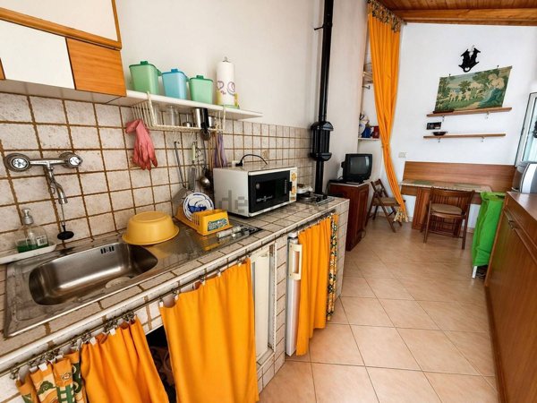 locale di sgombero in vendita ad Imperia in zona Oneglia