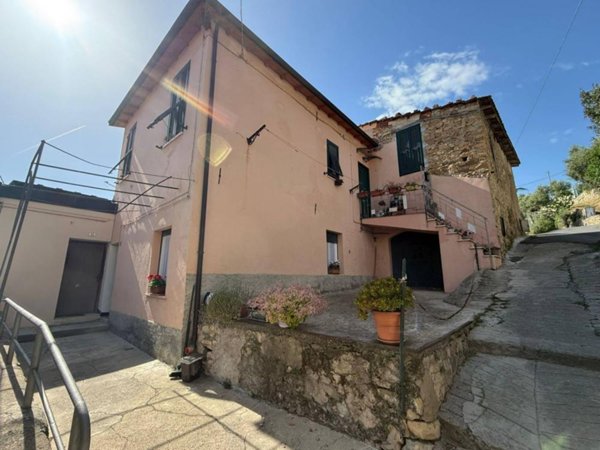 appartamento in vendita ad Imperia in zona Oneglia