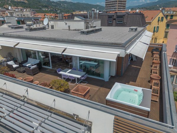 appartamento in vendita ad Imperia in zona Porto Maurizio