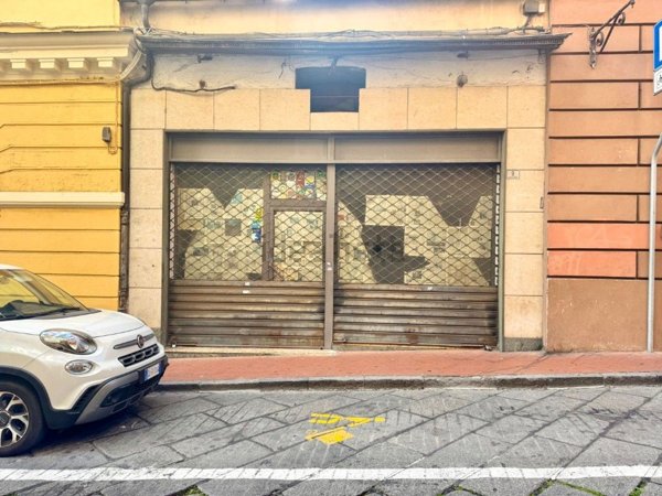 locale commerciale in vendita ad Imperia in zona Porto Maurizio