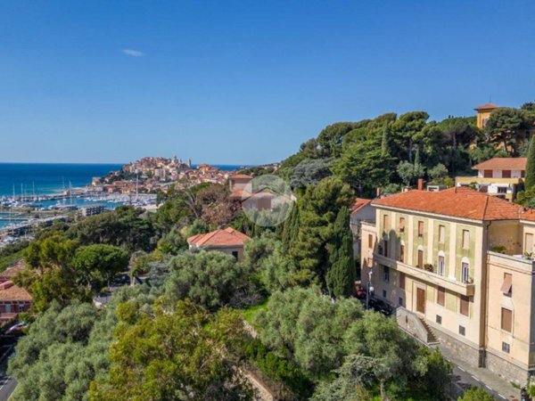 appartamento in vendita ad Imperia in zona Porto Maurizio