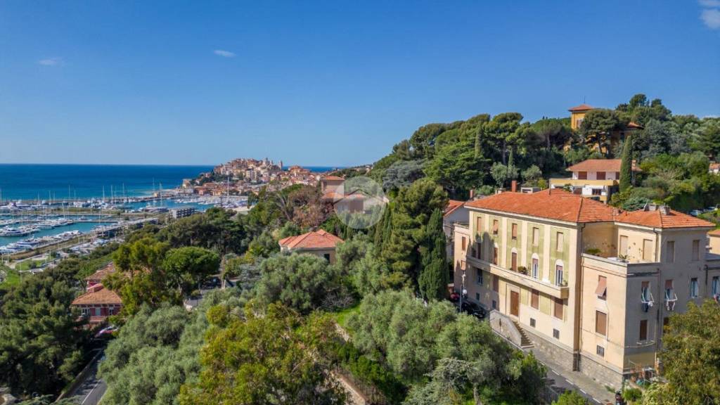 appartamento in vendita ad Imperia in zona Porto Maurizio