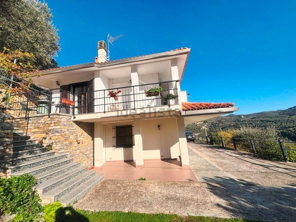 casa indipendente in vendita ad Imperia