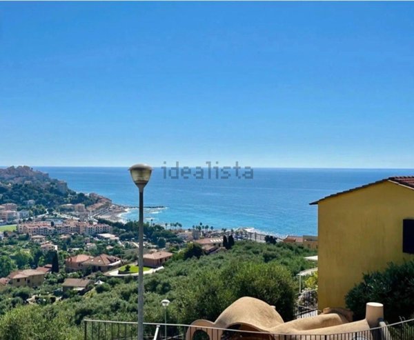 appartamento in vendita ad Imperia in zona Torrazza / Clavi