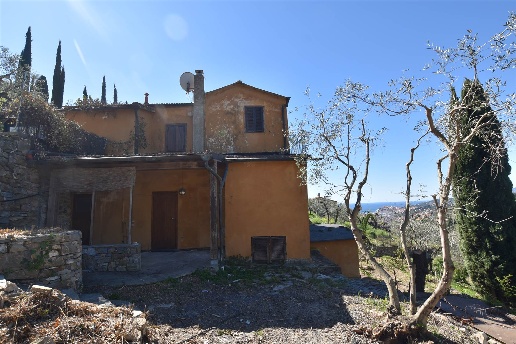 casa indipendente in vendita ad Imperia in zona Oneglia