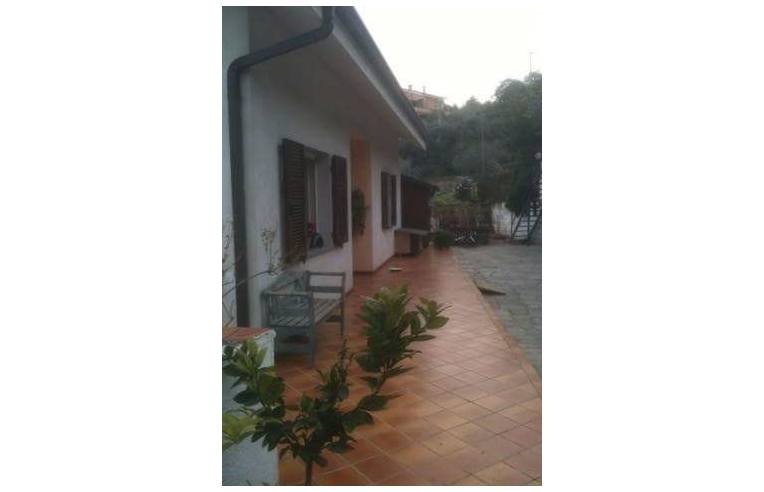 casa indipendente in vendita ad Imperia in zona Caramagna Ligure