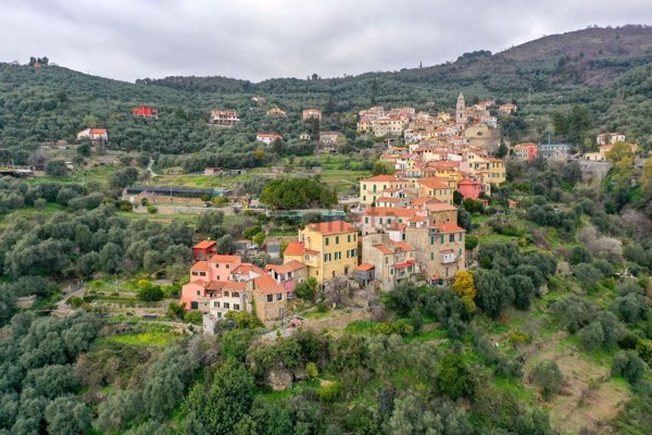 appartamento in vendita ad Imperia in zona Montegrazie