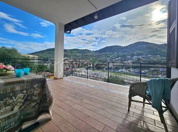 casa indipendente in vendita ad Imperia in zona Oneglia