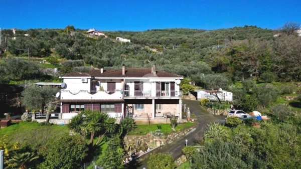 casa indipendente in vendita ad Imperia