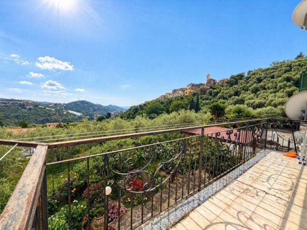 appartamento in vendita ad Imperia in zona Torrazza / Clavi