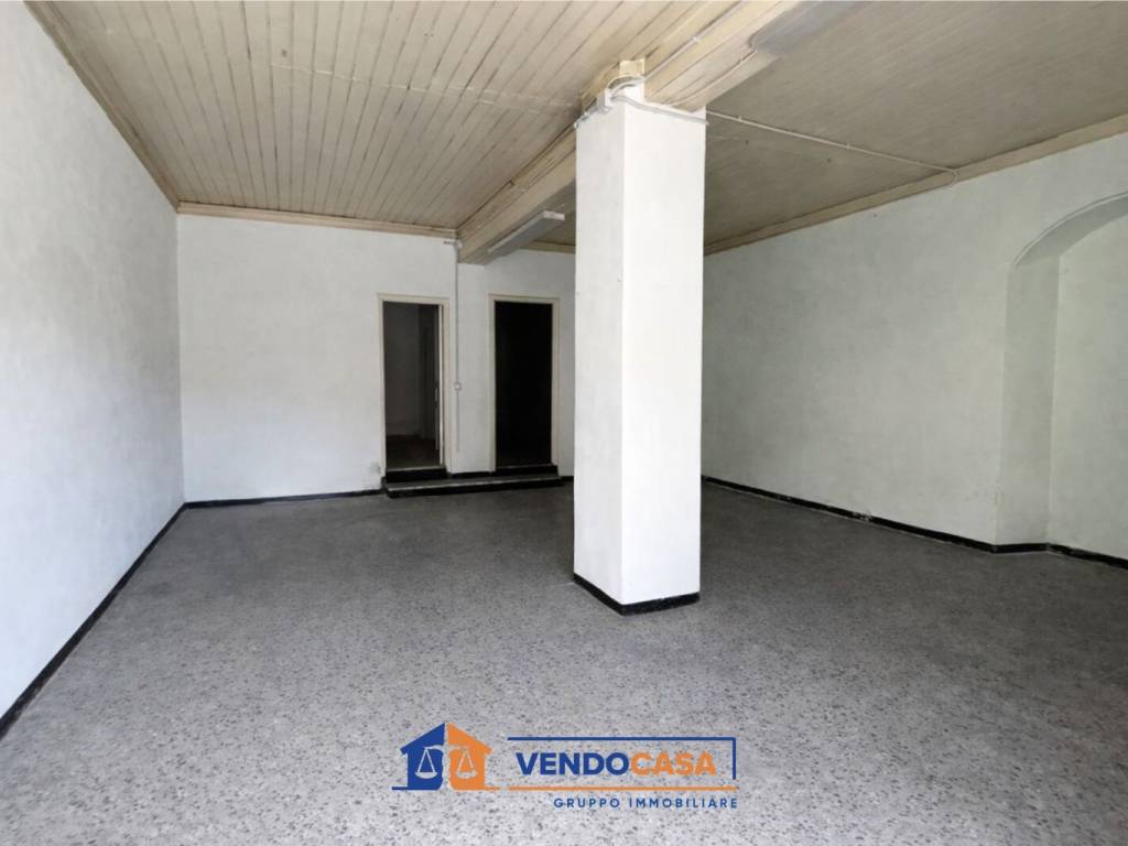 negozio in vendita ad Imperia in zona Porto Maurizio