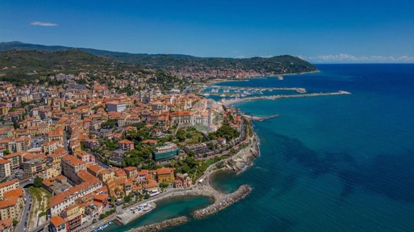 appartamento in vendita ad Imperia in zona Porto Maurizio