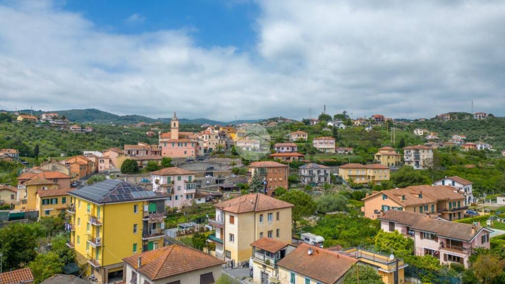 appartamento in vendita ad Imperia in zona Porto Maurizio
