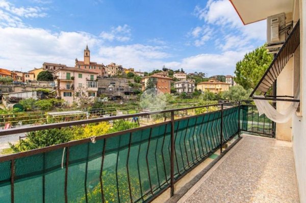 appartamento in vendita ad Imperia in zona Caramagna Ligure