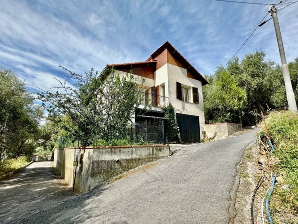 casa indipendente in vendita ad Imperia in zona Moltedo
