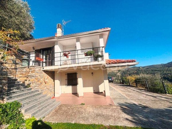 casa indipendente in vendita ad Imperia