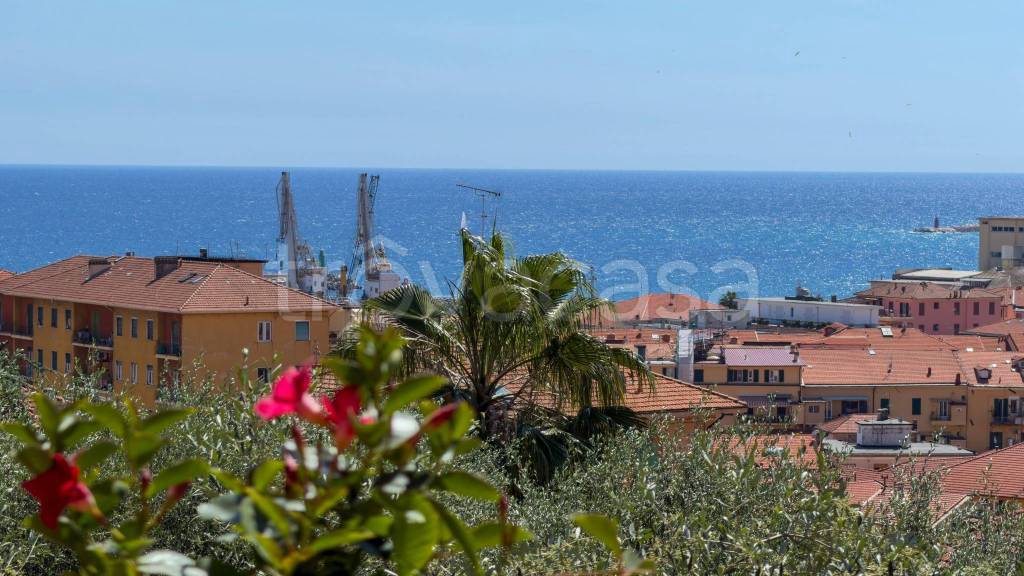 appartamento in vendita ad Imperia in zona Oneglia