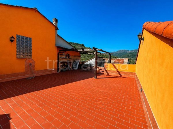casa indipendente in vendita ad Imperia in zona Borgo d'Oneglia