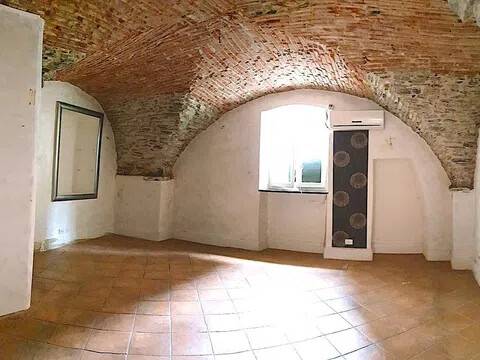 negozio in vendita ad Imperia in zona Oneglia
