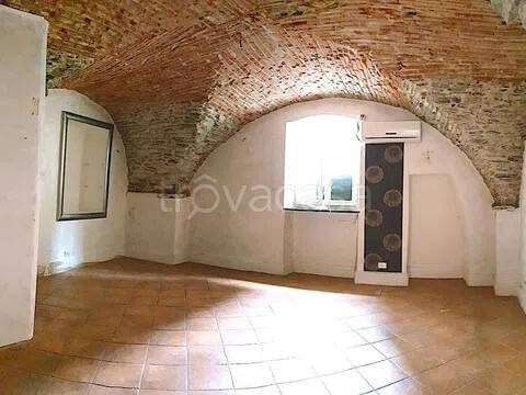 negozio in vendita ad Imperia in zona Oneglia