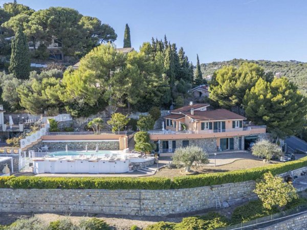 casa indipendente in vendita ad Imperia in zona Oneglia