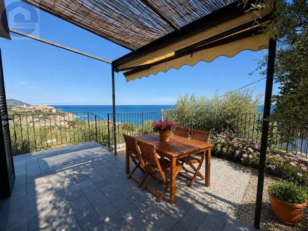 casa indipendente in vendita ad Imperia in zona Poggi