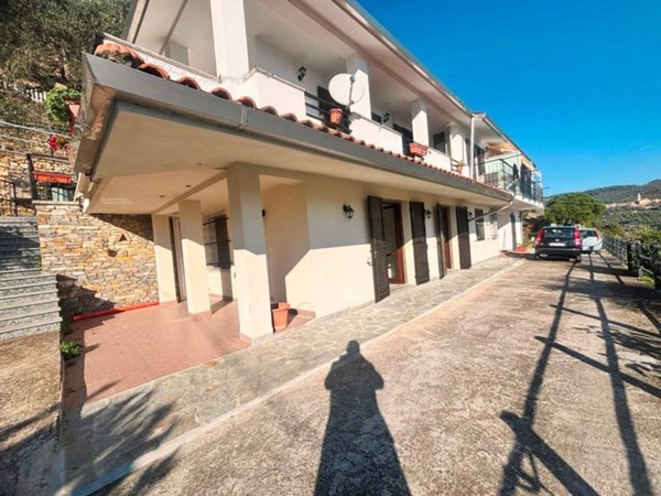 casa indipendente in vendita ad Imperia in zona Oneglia