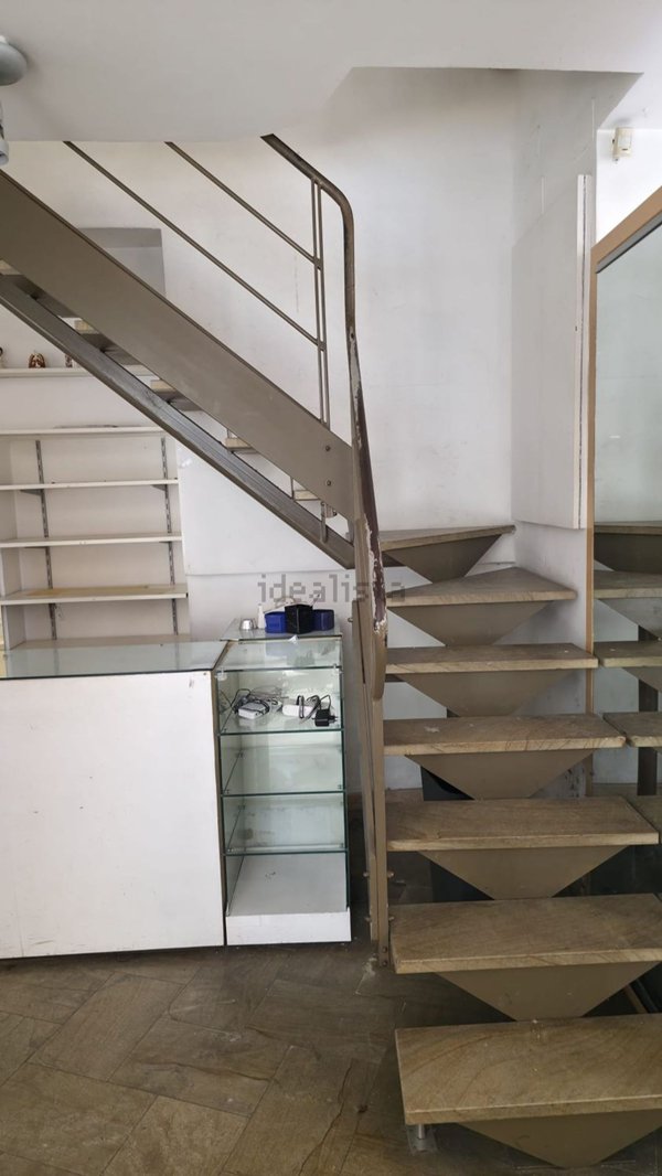 negozio in vendita ad Imperia in zona Oneglia