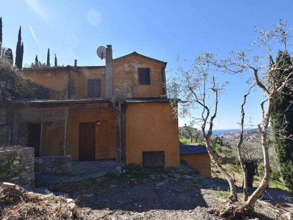 casa indipendente in vendita ad Imperia in zona Oneglia
