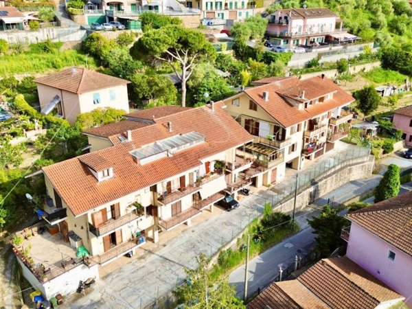 appartamento in vendita ad Imperia in zona Cantalupo