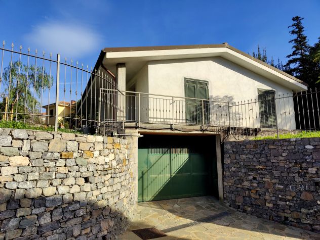 casa indipendente in vendita ad Imperia