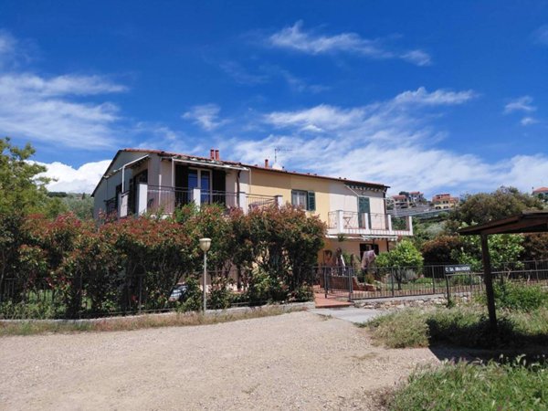 casa indipendente in vendita ad Imperia in zona Torrazza / Clavi