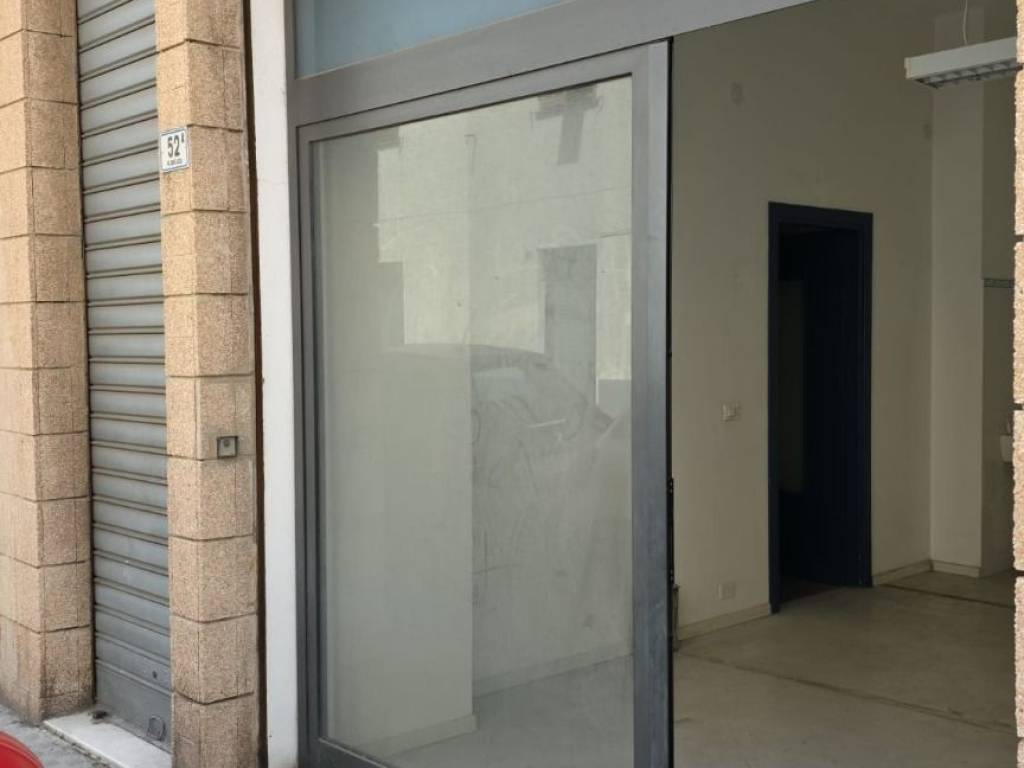 negozio in vendita ad Imperia in zona Oneglia