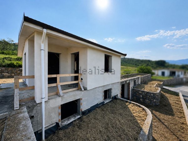 casa indipendente in vendita ad Imperia in zona Poggi
