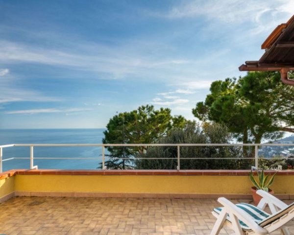 casa indipendente in vendita ad Imperia