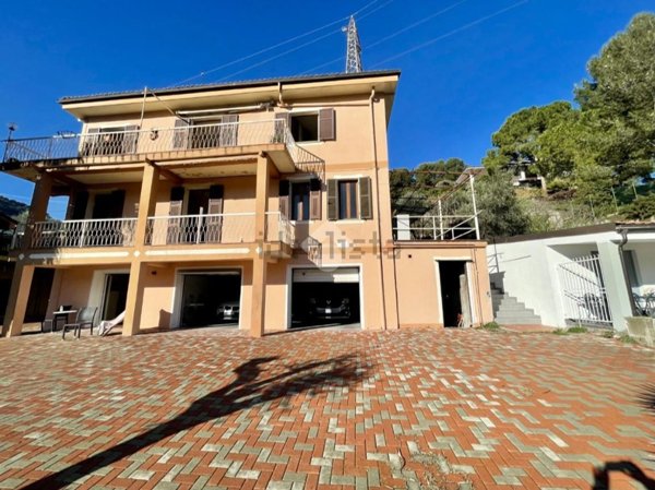 casa semindipendente in vendita ad Imperia