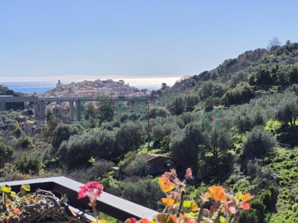 appartamento in vendita ad Imperia in zona Artallo