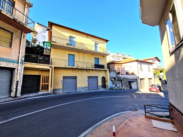casa indipendente in vendita ad Imperia in zona Sant'Agata