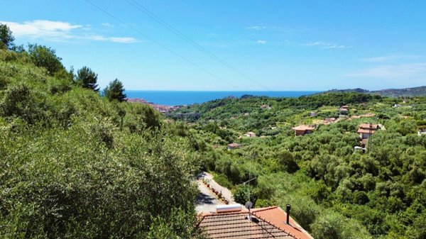 appartamento in vendita ad Imperia in zona Artallo