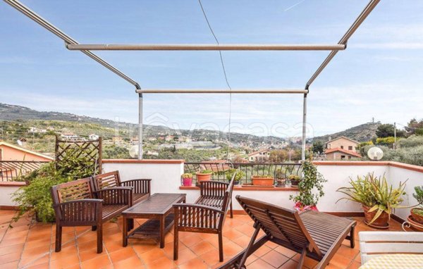 casa indipendente in vendita ad Imperia in zona Porto Maurizio