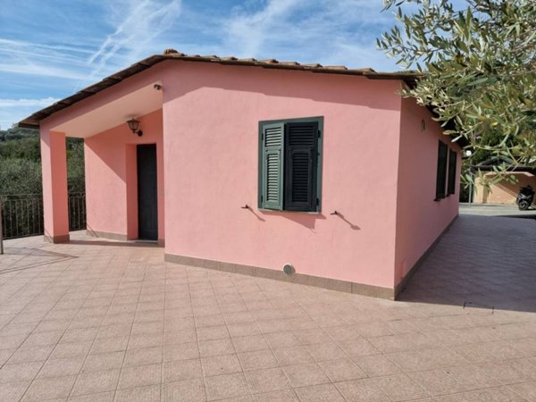 casa indipendente in vendita ad Imperia