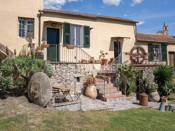 casa indipendente in vendita ad Imperia in zona Torrazza / Clavi