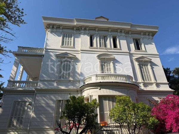 appartamento in vendita ad Imperia in zona Porto Maurizio