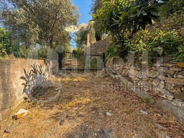 terreno agricolo in vendita ad Imperia in zona Oneglia