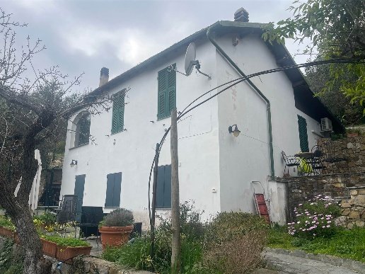 casa indipendente in vendita ad Imperia in zona Oneglia