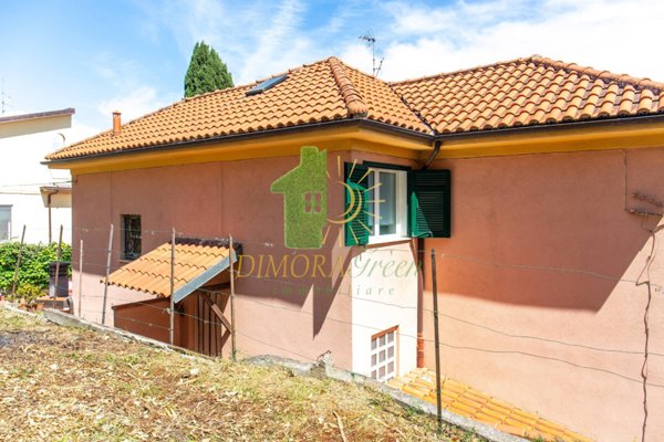 casa indipendente in vendita ad Imperia in zona Oneglia