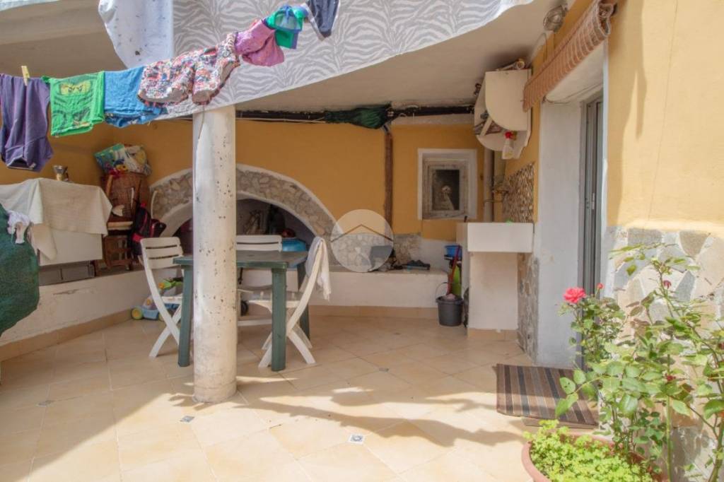 casa indipendente in vendita ad Imperia in zona Montegrazie