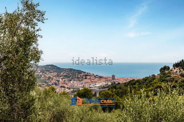 casa indipendente in vendita ad Imperia in zona Sant'Agata